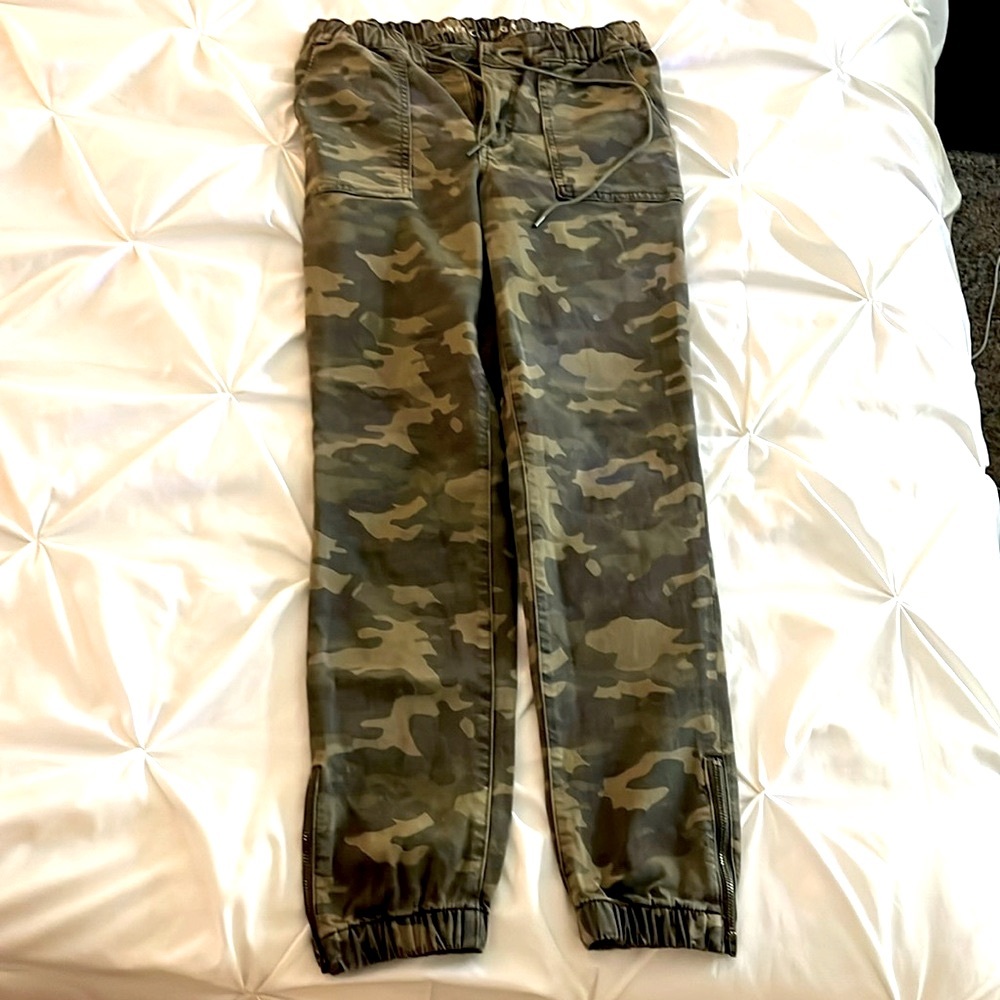 American Eagle Camo Joggers